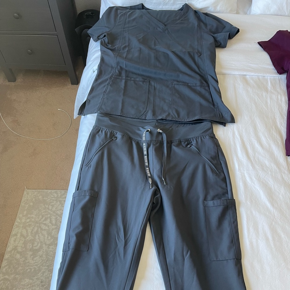 womens scrubs